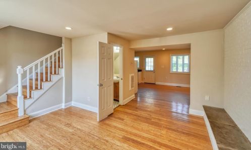 521 Foxhall Pl, Washington, DC 20032-3717