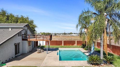 1812 Golf Rd, Turlock CA  95380-9746 exterior