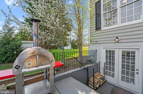 42306 Big Spg Ct, Leesburg VA 20176-6289 exterior