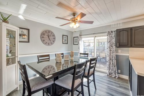 661 East Dr, North Lindenhurst NY  11757-3106 exterior