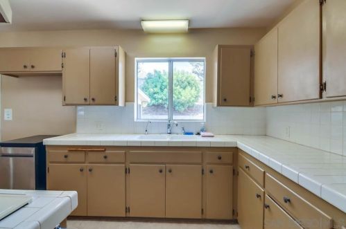 6100 Henderson Dr, La Mesa CA  91942-4016 exterior