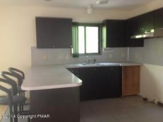 408 Saunders Dr, Bushkill PA  18324 exterior