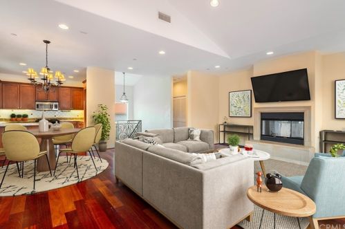 2212 Rockefeller Ln, Redondo Beach, CA 90278-3705