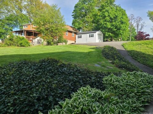 47 Stonelea Pl, New Rochelle NY  10801-4506 exterior
