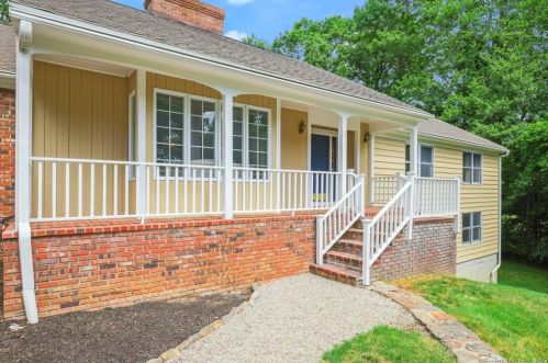 71 Flat Rock Rd, Bridgeport, CT 06612-1705