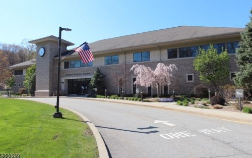 21 Lagoon Trl, Kinnelon NJ  07405-3310 exterior