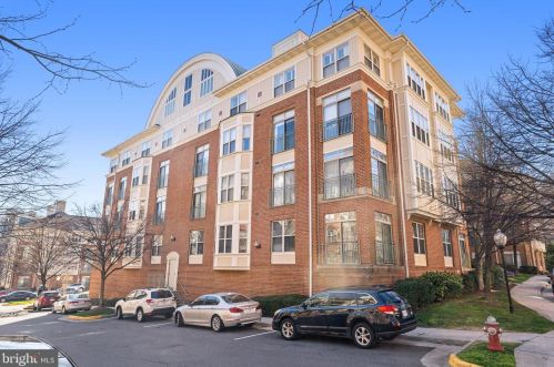 11775 Stratford House Pl, Herndon VA 20190-3392 exterior