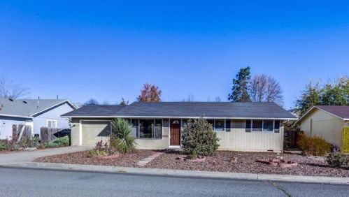 275 Randy St, Ashland, OR 97520-1131