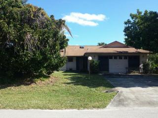129 Coconut St, Sebastian, FL 32958-4011
