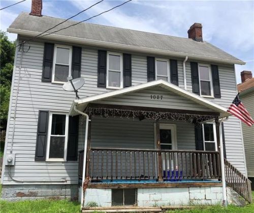 1027 Pike Run Dr, Coal Center, PA 15423-1037