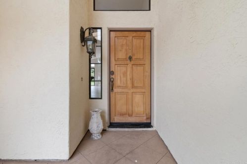 752 Poinsettia Park, Encinitas CA  92024-2756 exterior