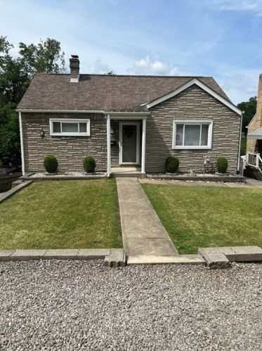 3319 Wallace Dr, Pittsburgh, PA 15227-4249