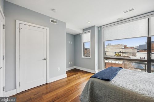 310 Fairmount Ave, Philadelphia PA  19123-2931 exterior