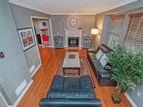 250 The Pines Dr, Pittsburgh, PA 15243-1472