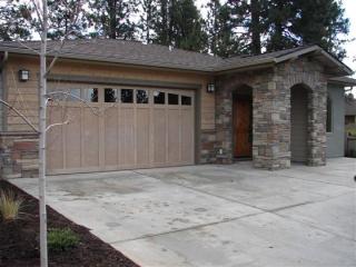 19483 Spencers Crossing Ln, Bend, OR 97702-3515