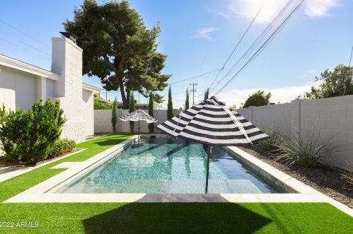 5744 12 St, Phoenix AZ 85086-7351 exterior