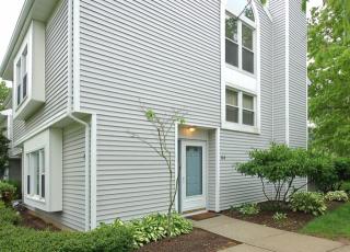 64 La Rue Ln, East Brunswick NJ  08816-5671 exterior