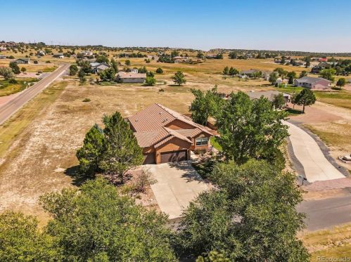 1210 Scarsboro Dr, Pueblo CO 81007 exterior