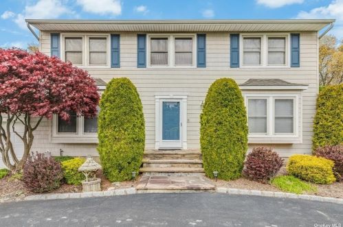 74 Stonehurst Ln, Huntington Station, NY 11746-7934