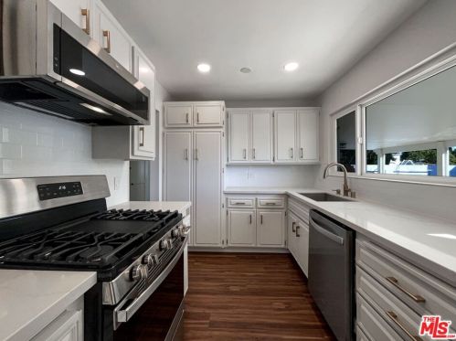 8050 Cherrystone Ave, Van Nuys CA  91402-5415 exterior