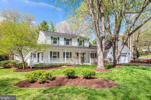 1818 Cranberry Ln, Herndon, VA 20191-5204