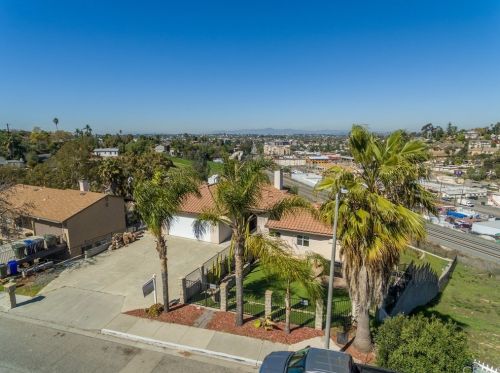 506 Lado De Loma Dr, Vista, CA 92083-5913