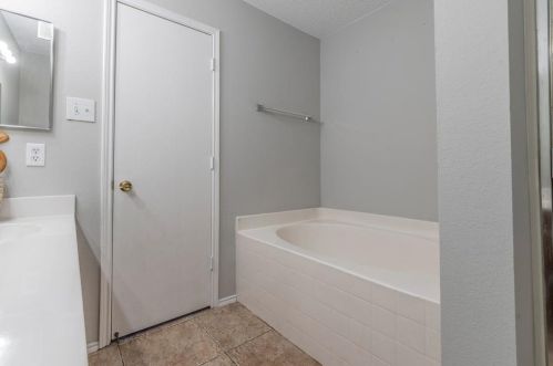 1509 Fieldstone Dr, Oak Point TX 75068-6442 exterior