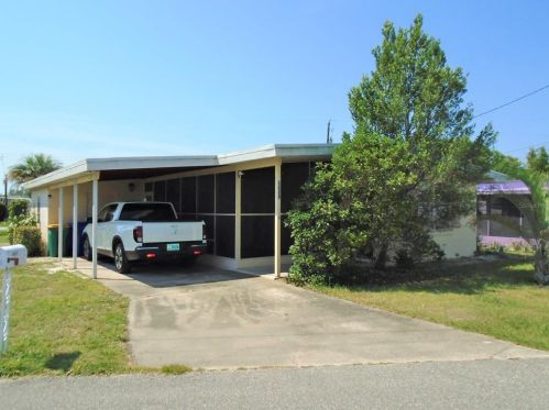 1425 Southshore Dr, Tavares, FL 32778-4219