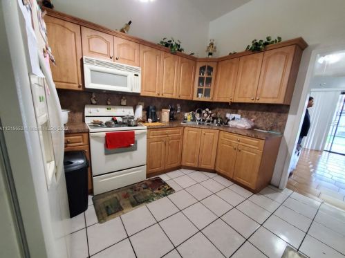 5850 20th Ln, Hialeah FL  33016-2662 exterior