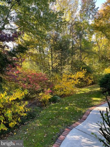 106 Sandhurst Dr, Mount Laurel, NJ 08054-6213