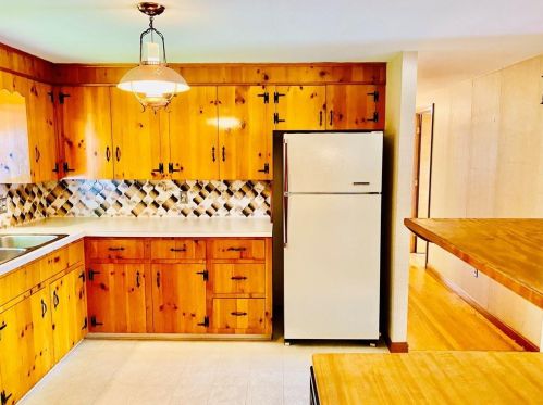 90 Briggs Ln, Tiverton RI  02878-2406 exterior