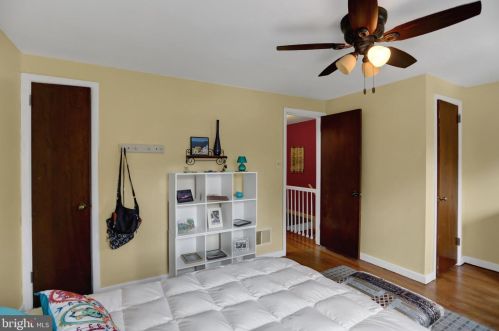 2456 Brookwood St, Harrisburg PA 17104-2111 exterior