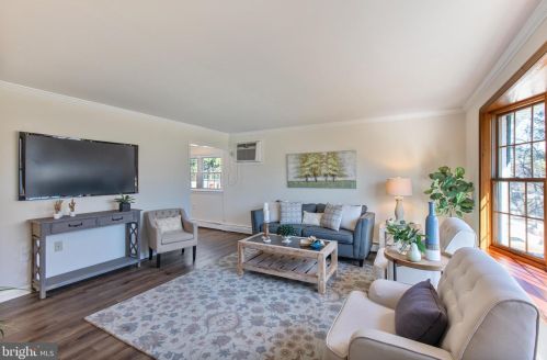 391 Heritage Ln, Norristown, PA 19406-2285
