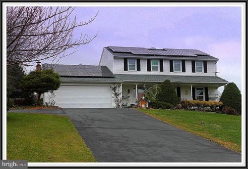 15 Apple St, Dale, PA 19504-9509