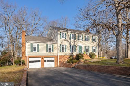 402 Chamonix Dr, Fredericksburg, VA 22405-2030