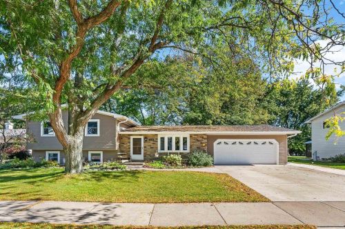 1730 Brentwood Dr, Oshkosh, WI 54904-8304