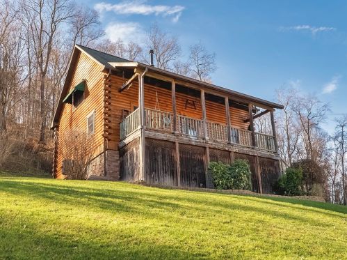 527 Little Creek Rd, Amity, PA 15311-1145