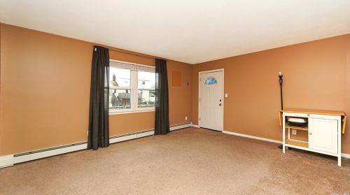 2661 Peconic Ave, Seaford NY  11783-3451 exterior