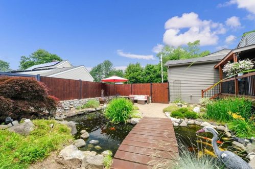 70 Mountain View Rd, Fishkill NY  12524-3209 exterior