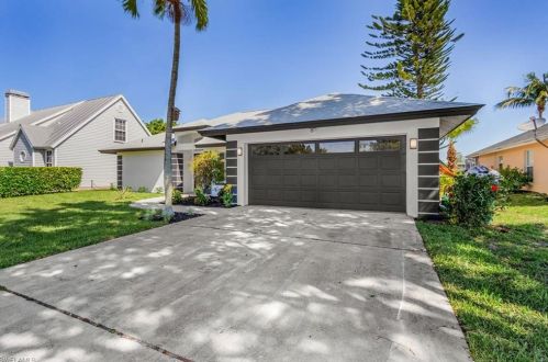 3645 Kent Dr, Naples, FL 34112-3753