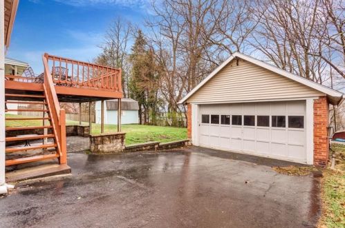 447 Argonne Dr, New Kensington, PA 15068-5907