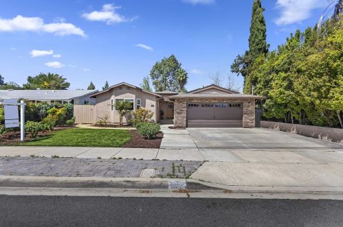 1346 Swallow Dr, El Cajon, CA 92020-1457