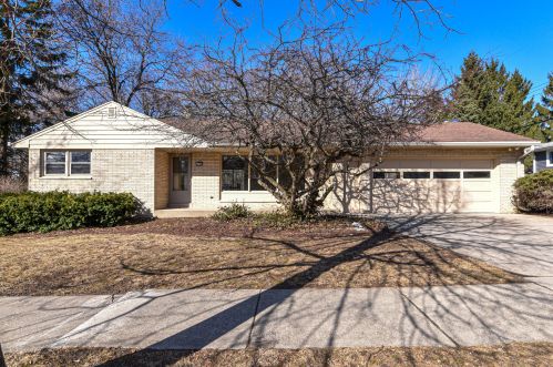 5509 Brandon St, Greendale, WI 53129-1368