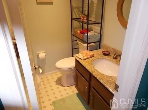 26 Front Ct, Old Bridge NJ  08857-1942 exterior