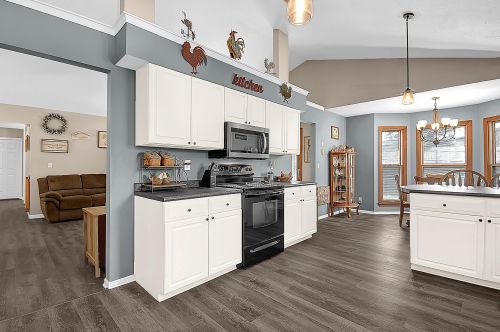 1884 Shoshone Dr, London OH  43140-9020 exterior