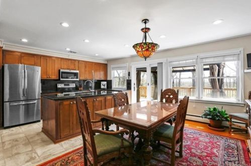 519 Woodland Ct, Mahopac, NY 10541-3067
