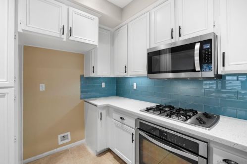 2728 Piantino Cir, San Diego CA 92108-4736 exterior