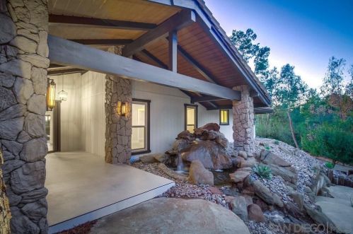 2502 Singing Vista Way, El Cajon CA  92019-2740 exterior