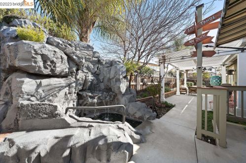 9744 Golden Sky Way, Gilroy CA  95020-9663 exterior