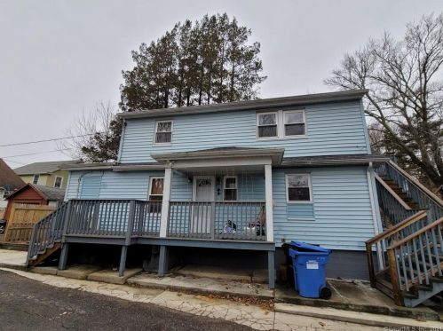 17 Dunham St, Norwich, CT 06360-6805